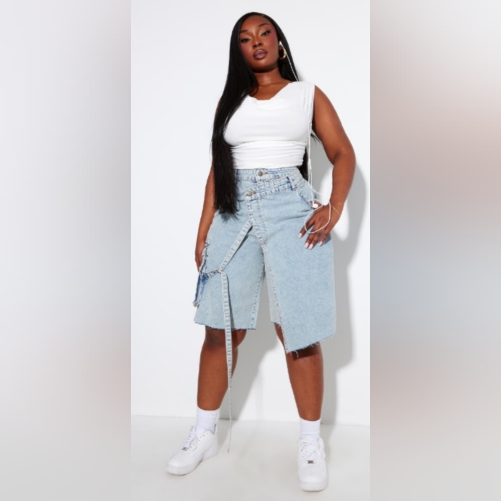 Plus Bleach denim asymmetrical short